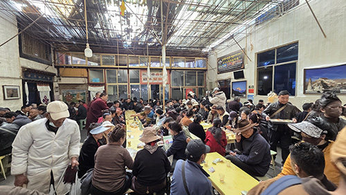 西藏旅行團 拉薩美食 老光明甜茶館超爆滿
