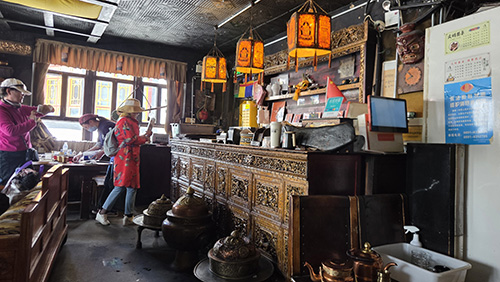 西藏旅行團 拉薩美食餐廳 瑪吉阿米 很多人來打卡
